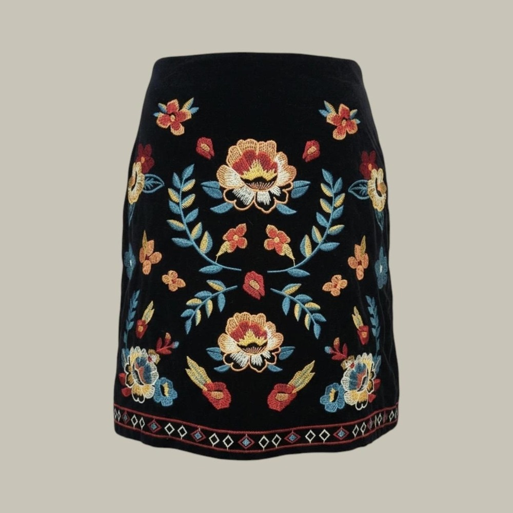 Mi Ami Black Floral Embroidered Mini Skirt Boho Small Flowers Fall